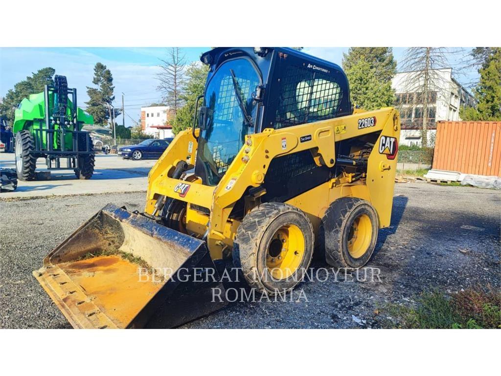 CAT 226D3 滑移装载机