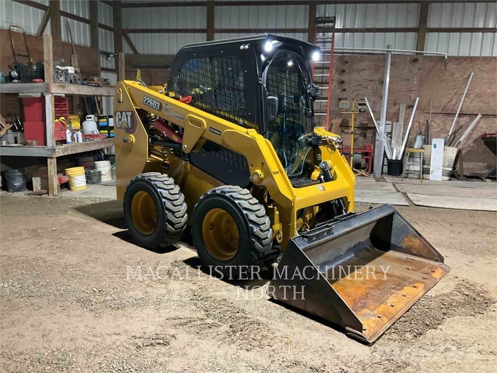 CAT 226D3 AQ 滑移装载机