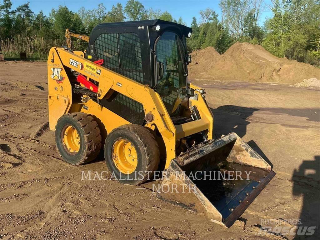 CAT 226D3 AQ 滑移装载机