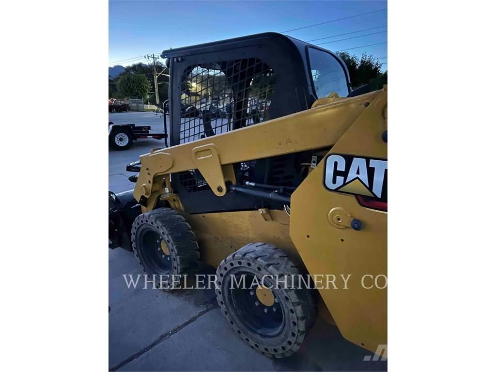 CAT 226D3 C1H2 滑移装载机