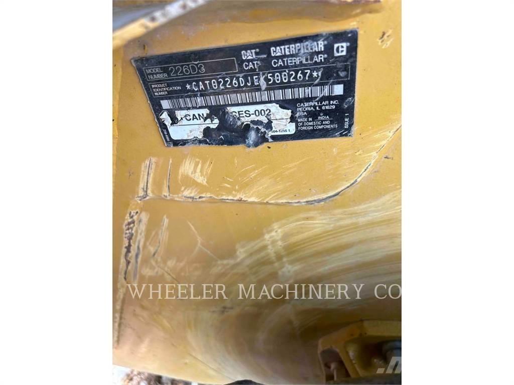 CAT 226D3 C1H2 滑移装载机