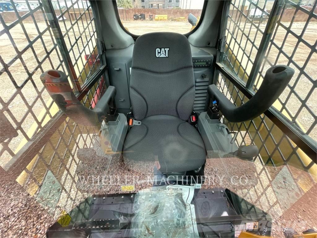 CAT 226D3 C3H2 滑移装载机