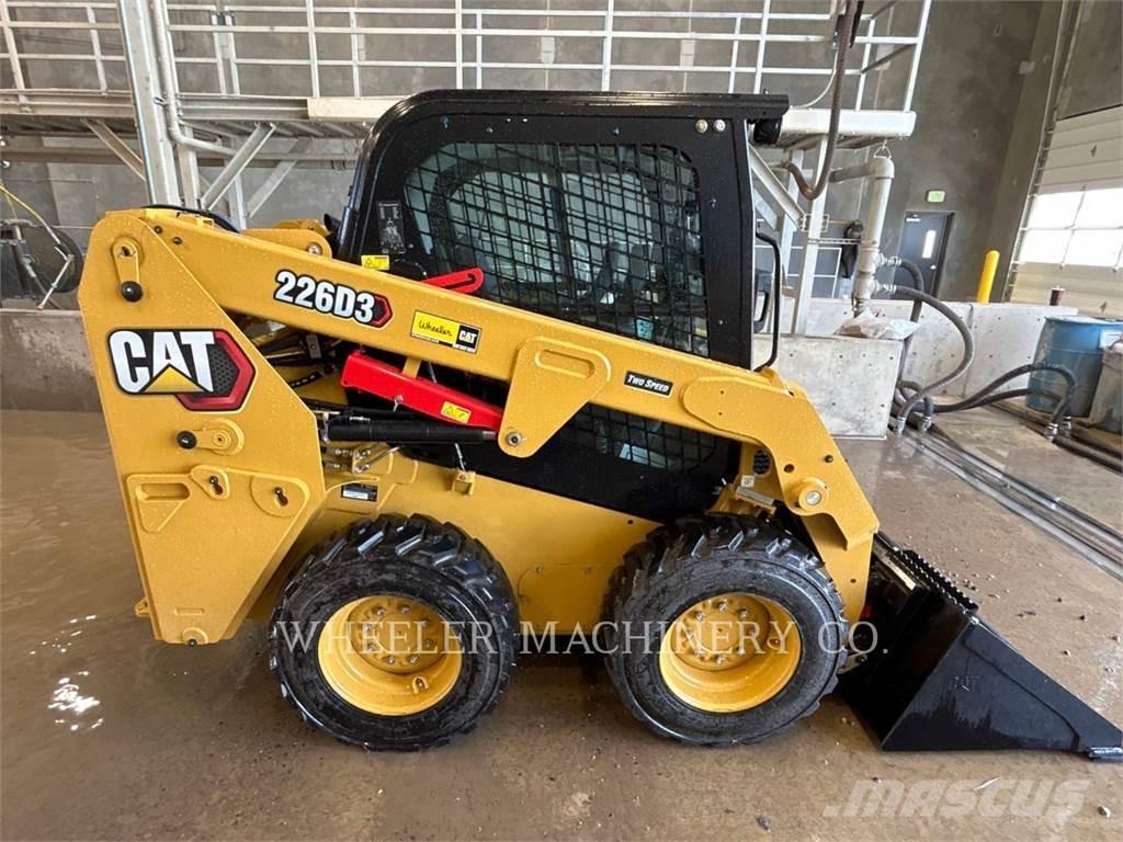CAT 226D3 C3H2 滑移装载机