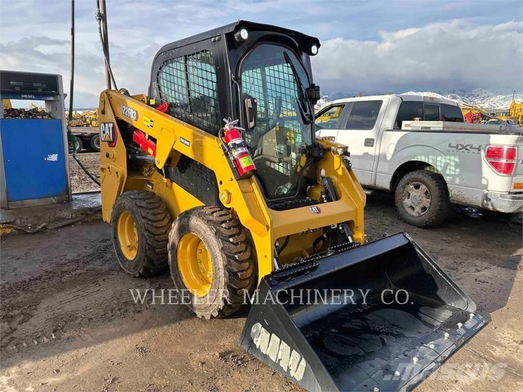 CAT 226D3 C3H2 滑移装载机