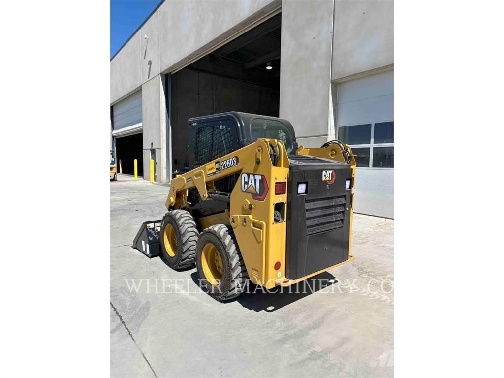 CAT 226D3 C3H2 滑移装载机