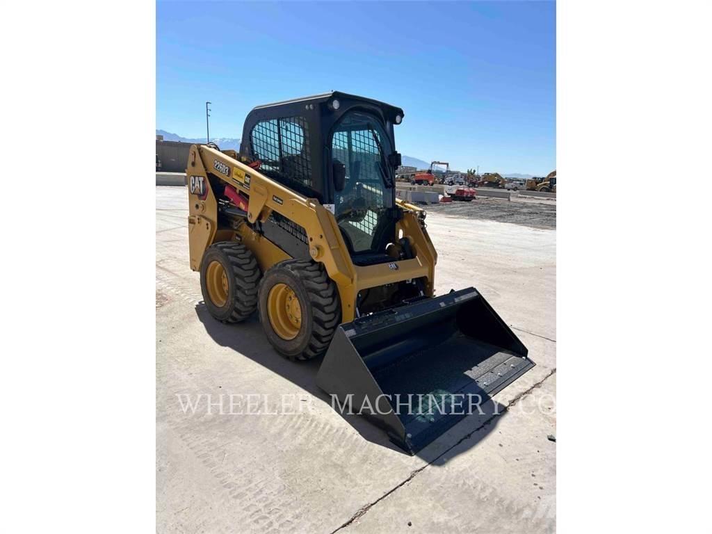 CAT 226D3 C3H2 滑移装载机