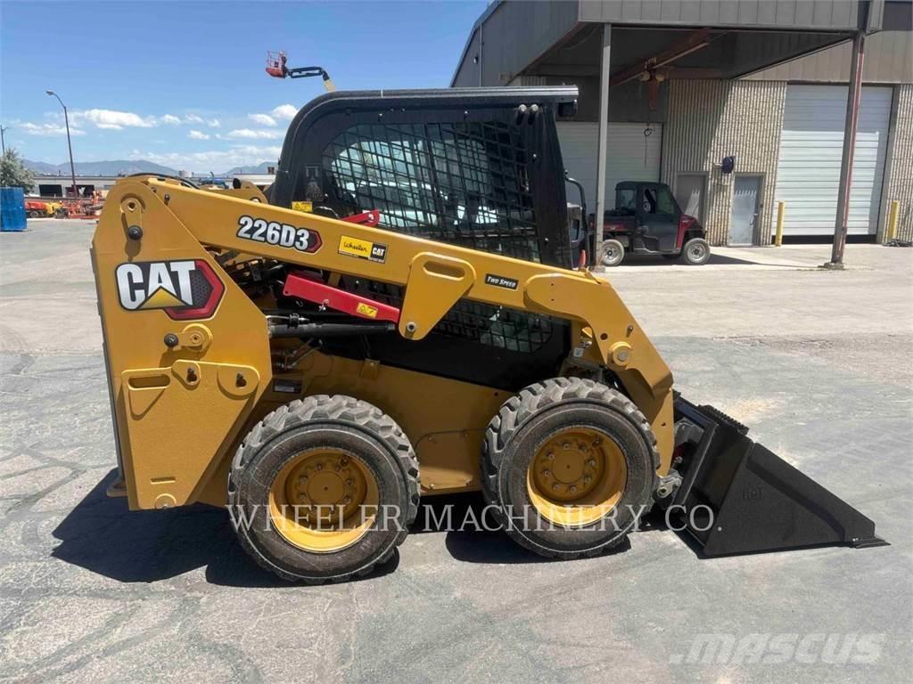 CAT 226D3 C3H2 滑移装载机