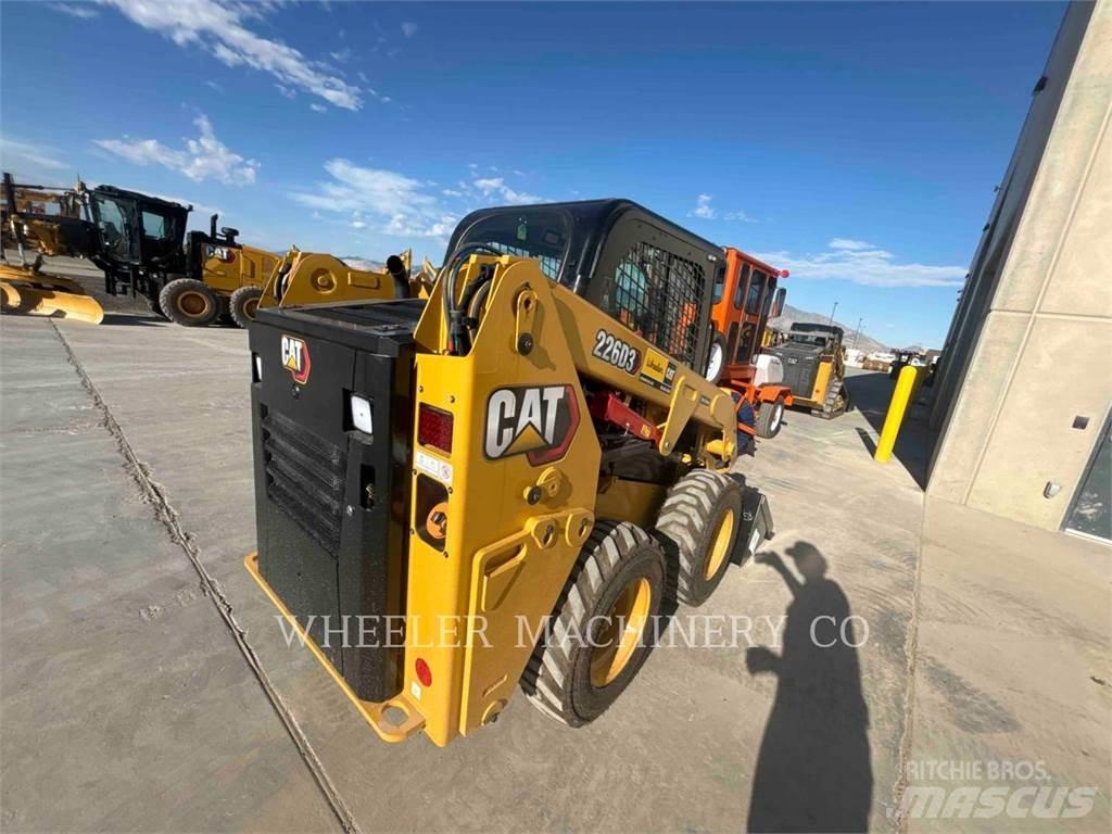 CAT 226D3 C3H2 滑移装载机