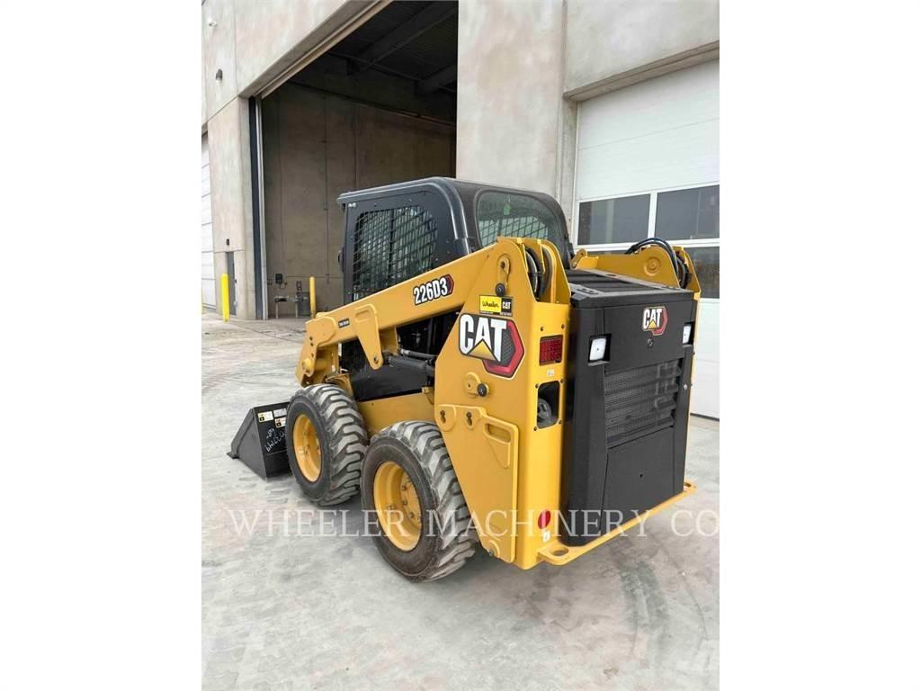 CAT 226D3 C3H2 滑移装载机
