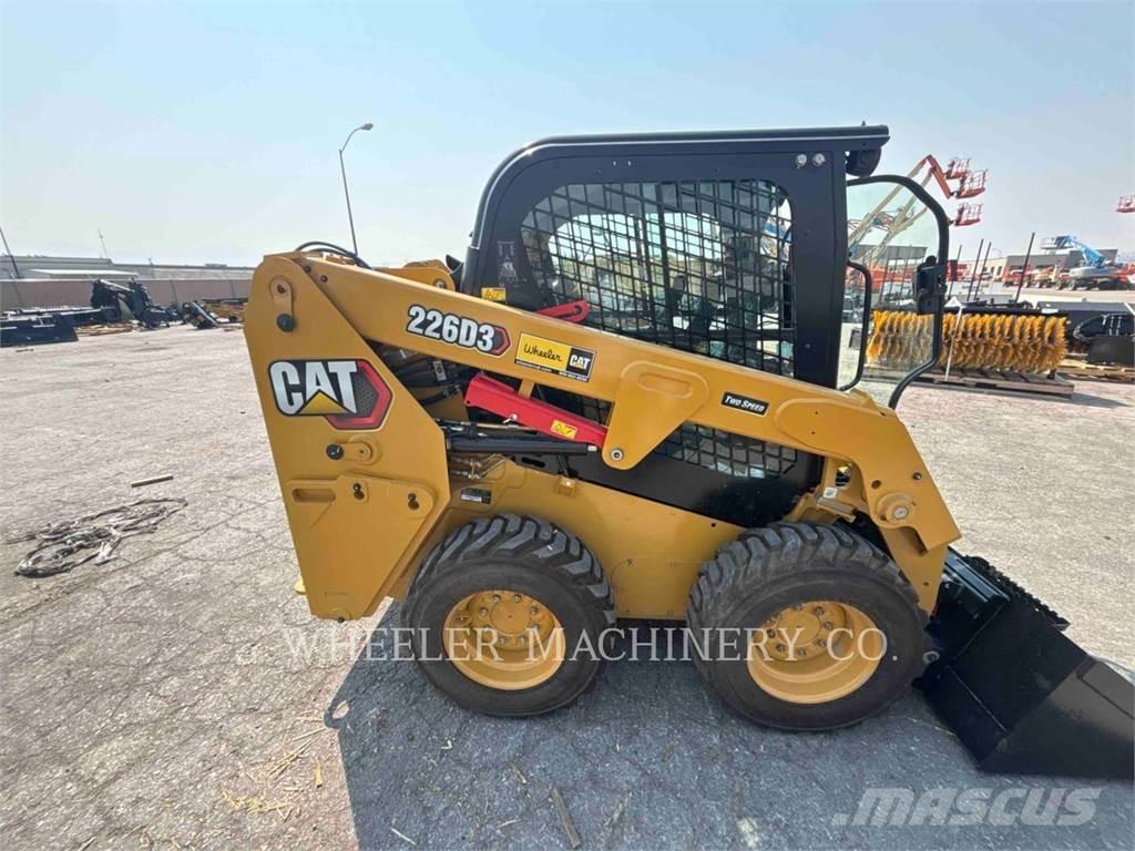 CAT 226D3 C3H2 滑移装载机
