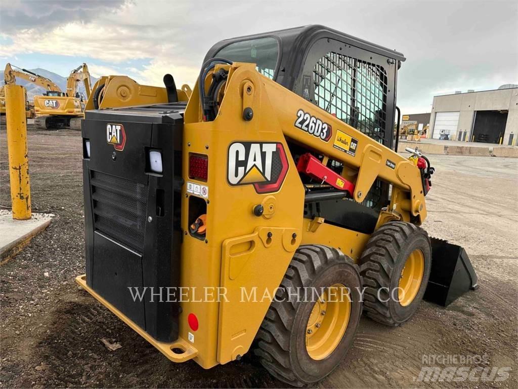 CAT 226D3 C3H2 滑移装载机