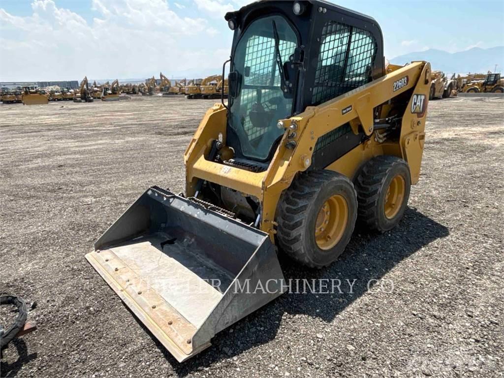 CAT 226D3 C3H2 滑移装载机