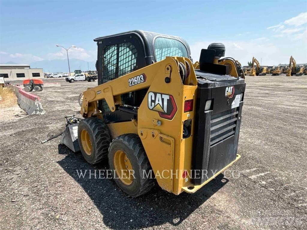 CAT 226D3 C3H2 滑移装载机