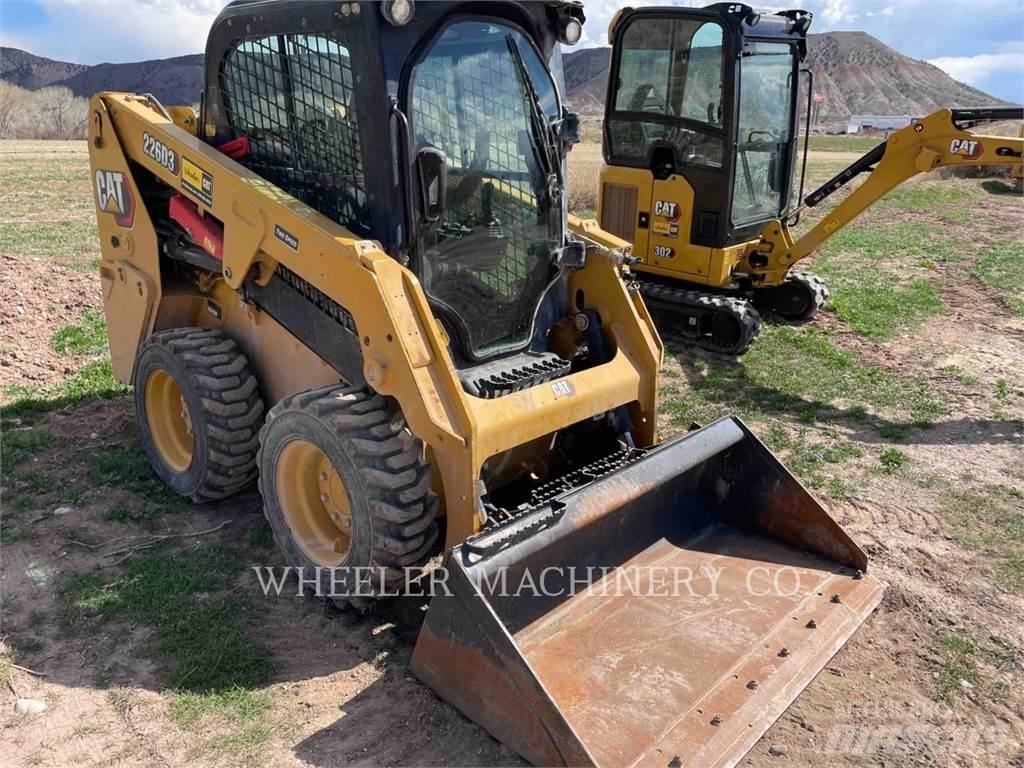 CAT 226D3 C3H2 滑移装载机