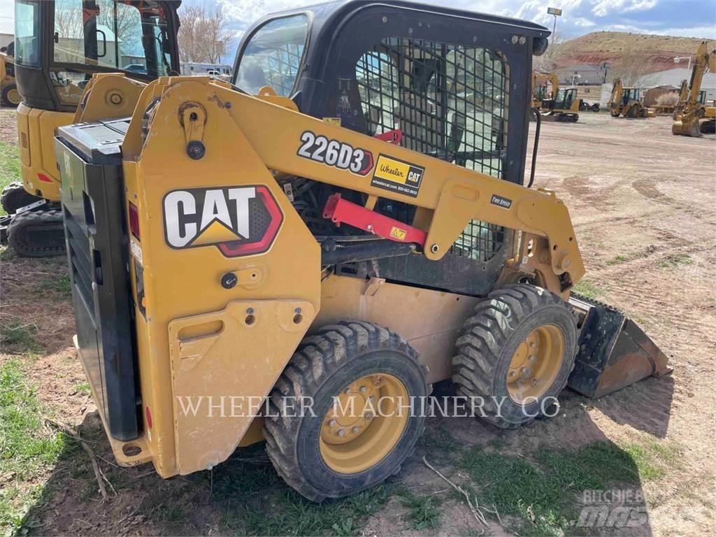 CAT 226D3 C3H2 滑移装载机
