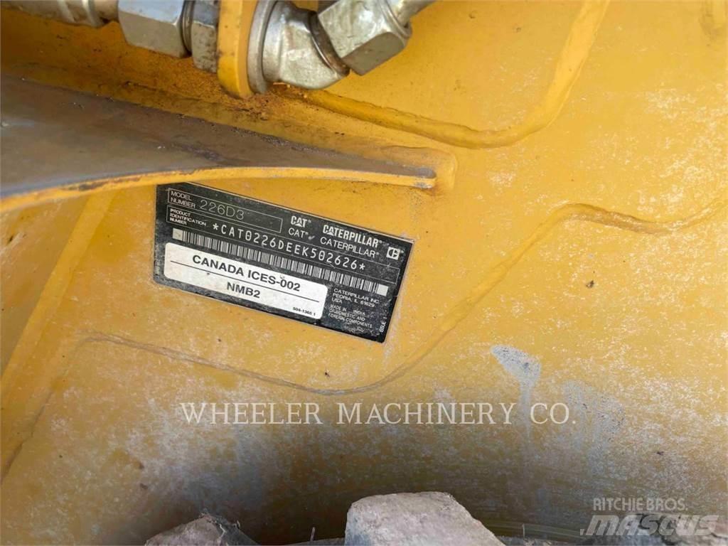 CAT 226D3 C3H2 滑移装载机