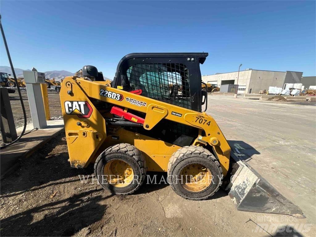 CAT 226D3 C3H2 滑移装载机