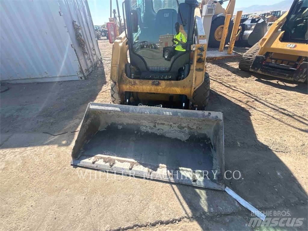 CAT 226D3 C3H2 滑移装载机