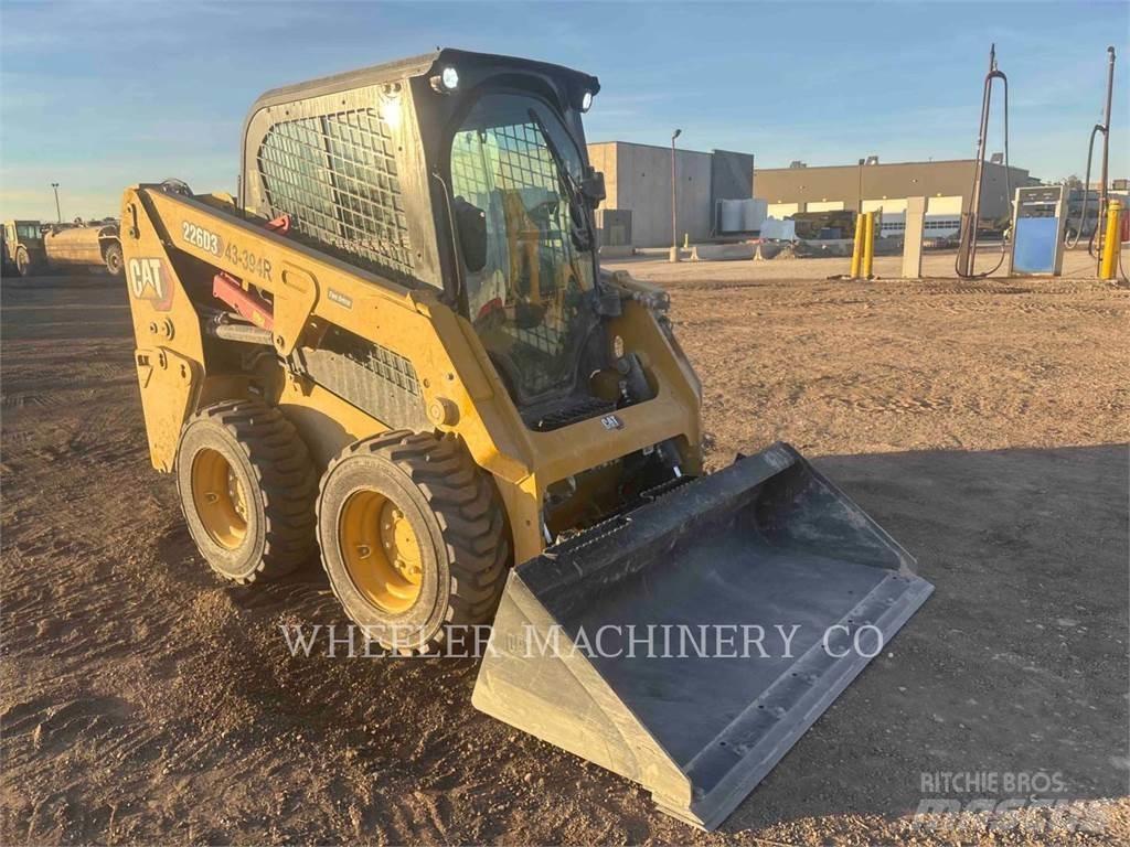 CAT 226D3 C3H2 滑移装载机