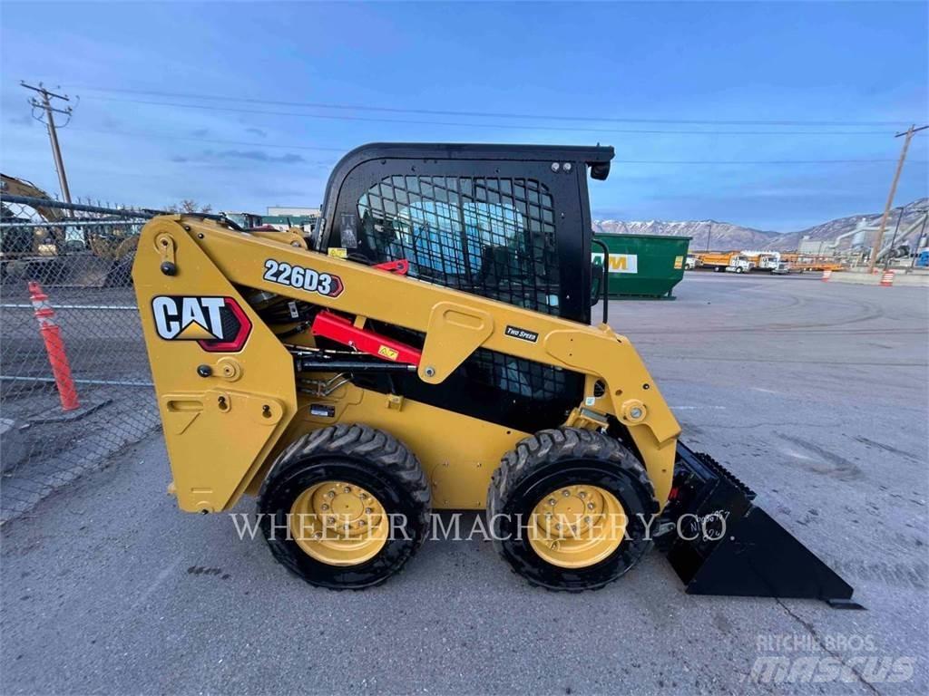 CAT 226D3 C3H2 滑移装载机