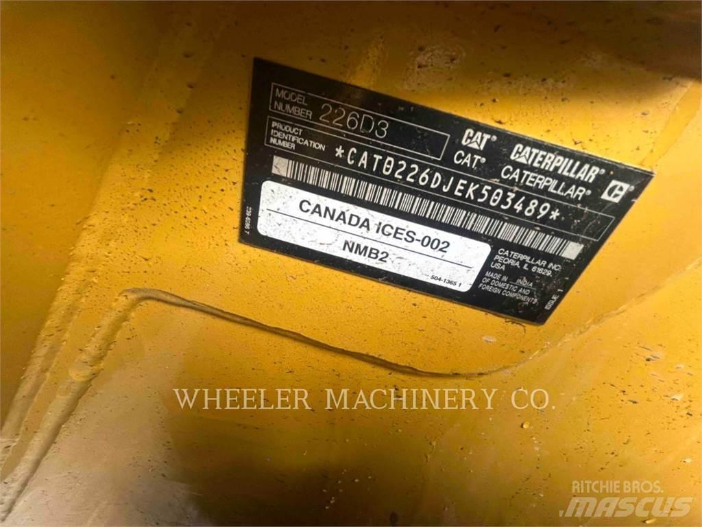 CAT 226D3 C3H2 滑移装载机