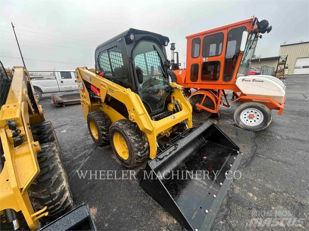 CAT 226D3 C3H2 滑移装载机