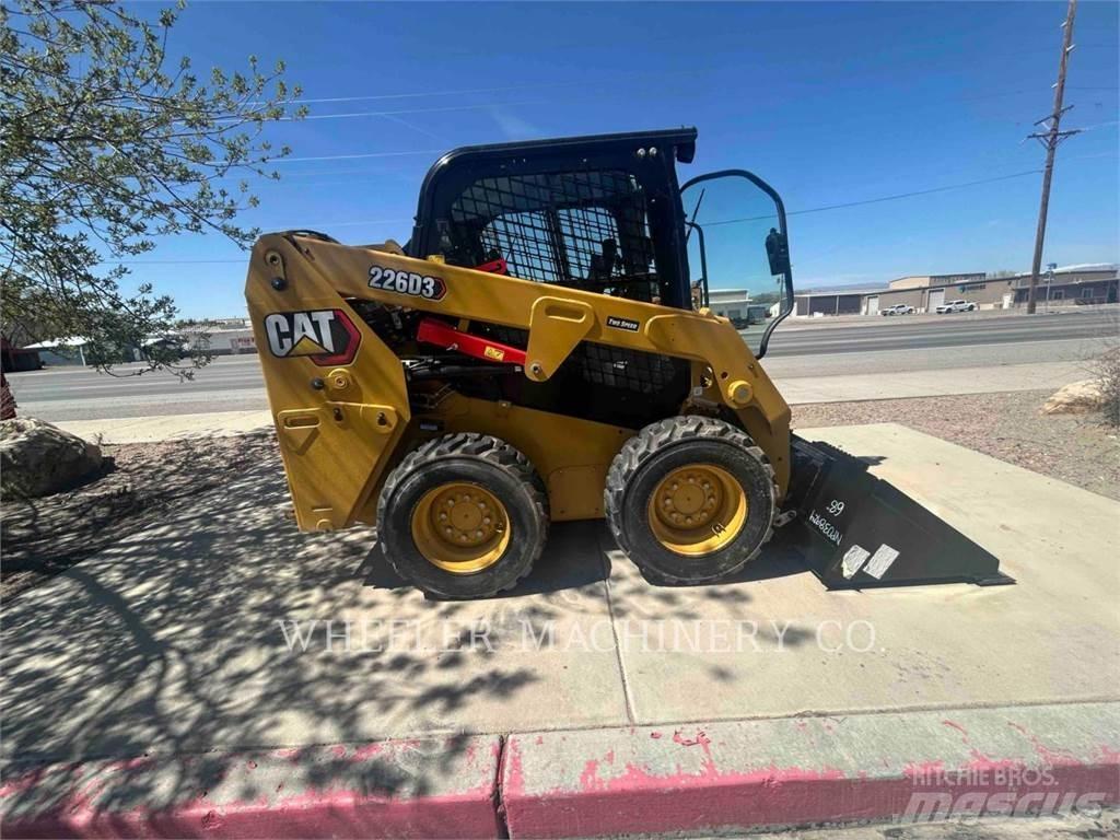 CAT 226D3 C3H2 滑移装载机