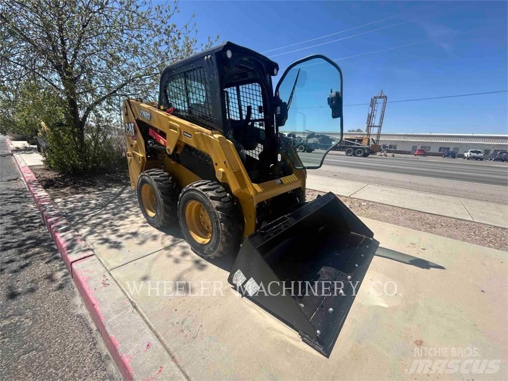 CAT 226D3 C3H2 滑移装载机