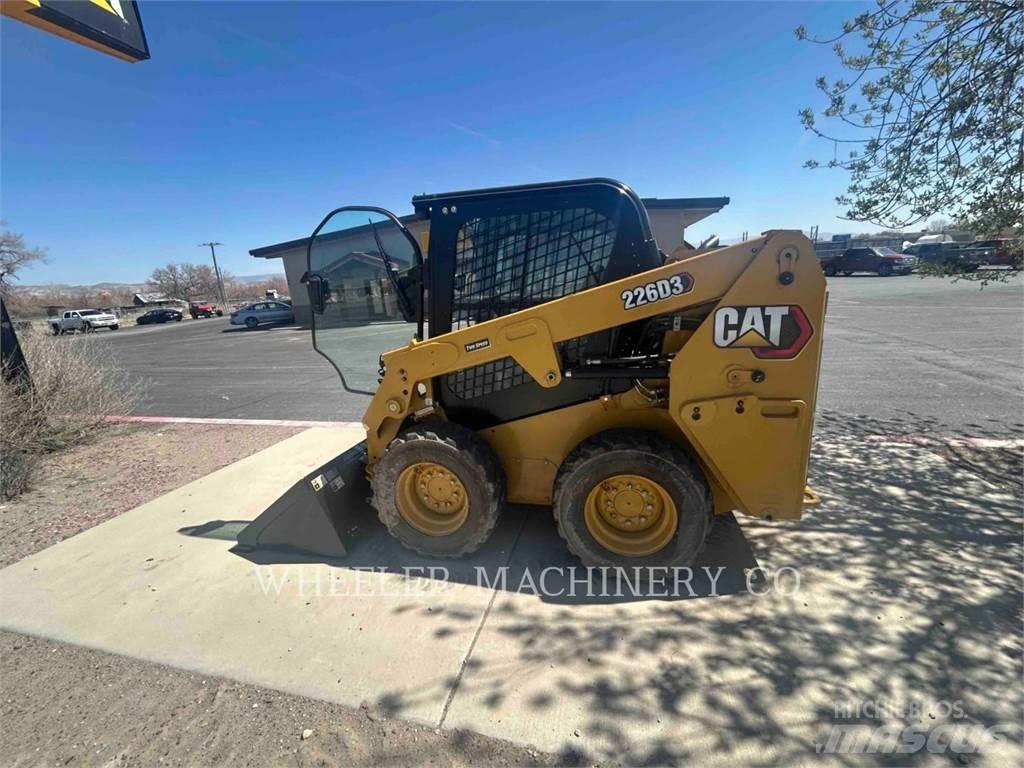 CAT 226D3 C3H2 滑移装载机