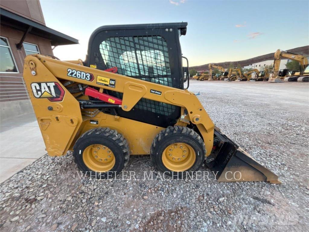 CAT 226D3 C3H2 滑移装载机