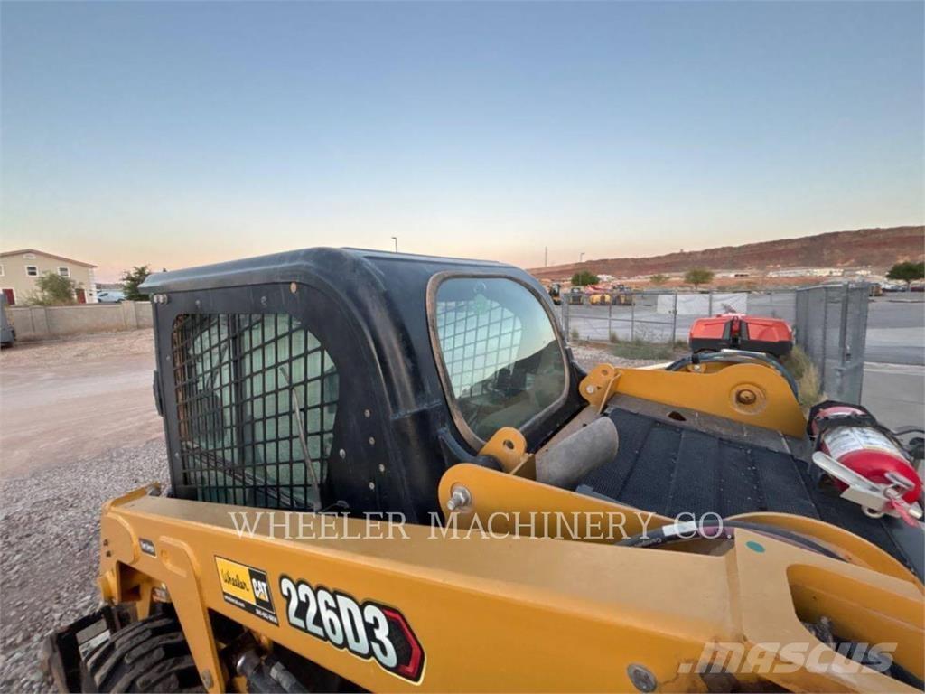 CAT 226D3 C3H2 滑移装载机