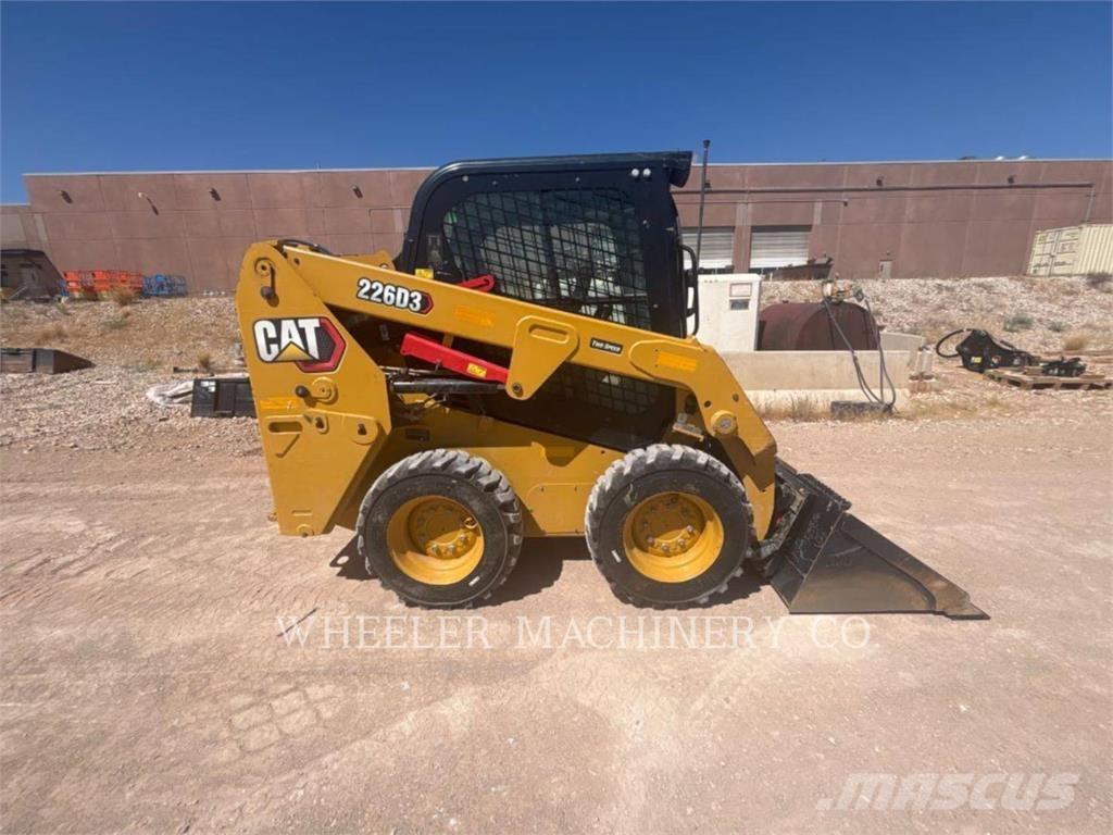 CAT 226D3 C3H2 滑移装载机