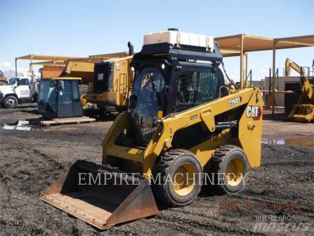 CAT 226D3 CA 滑移装载机