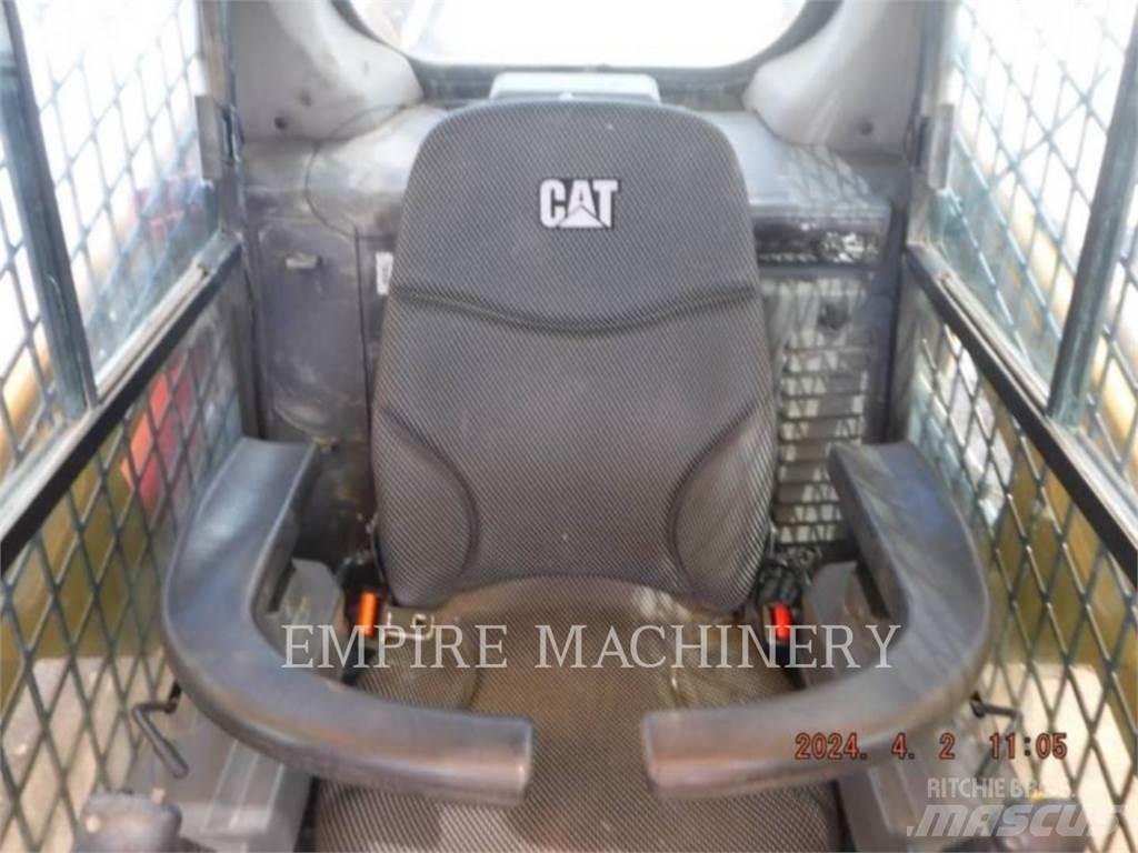 CAT 226D3 CA 滑移装载机