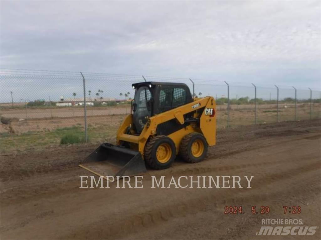CAT 226D3 CA 滑移装载机
