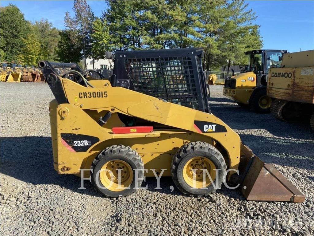 CAT 232B2 滑移装载机