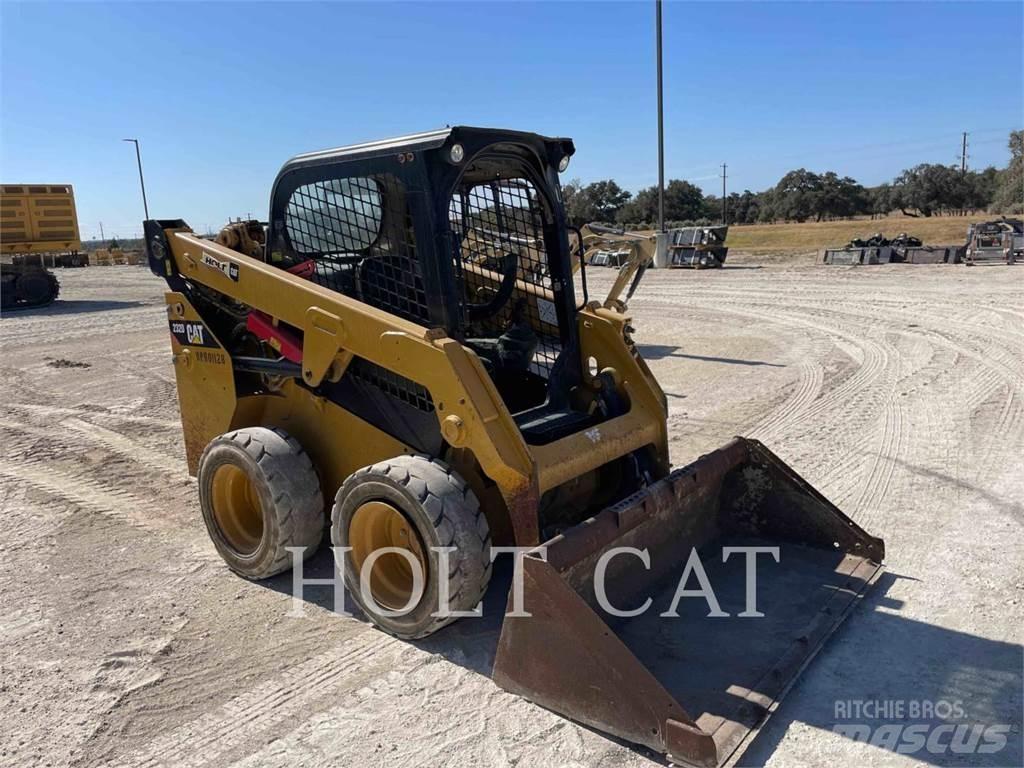 CAT 232D 滑移装载机