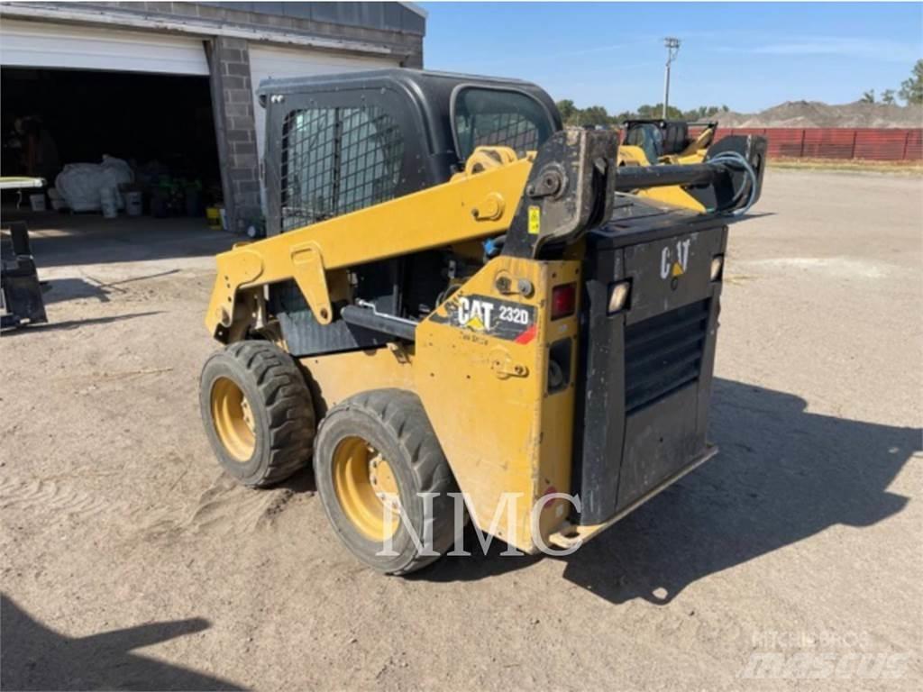 CAT 232D 滑移装载机