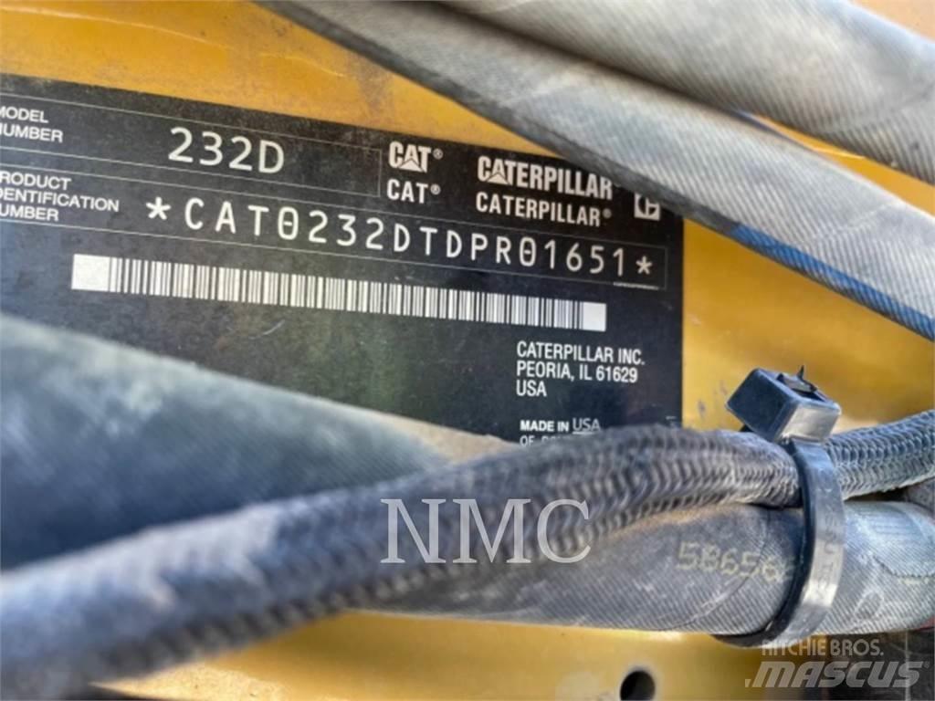 CAT 232D 滑移装载机
