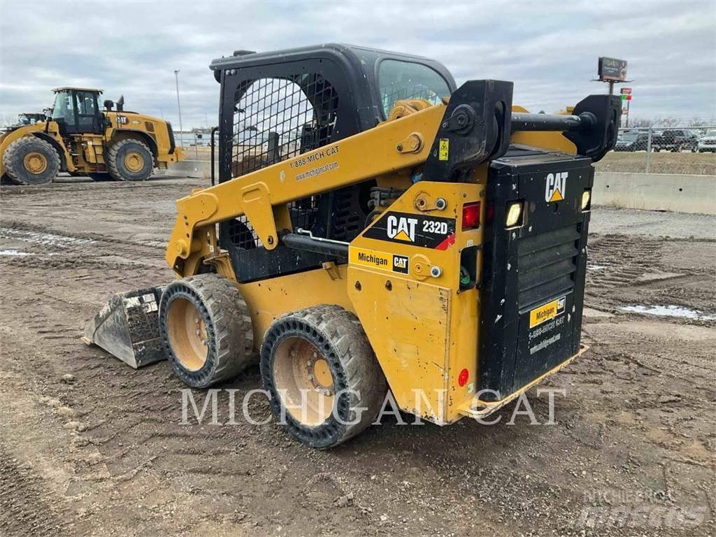CAT 232D Q+ 滑移装载机