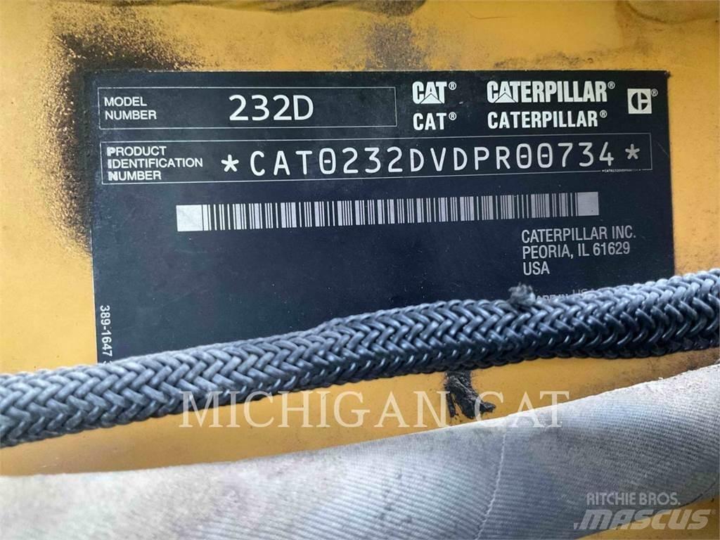 CAT 232D Q+ 滑移装载机