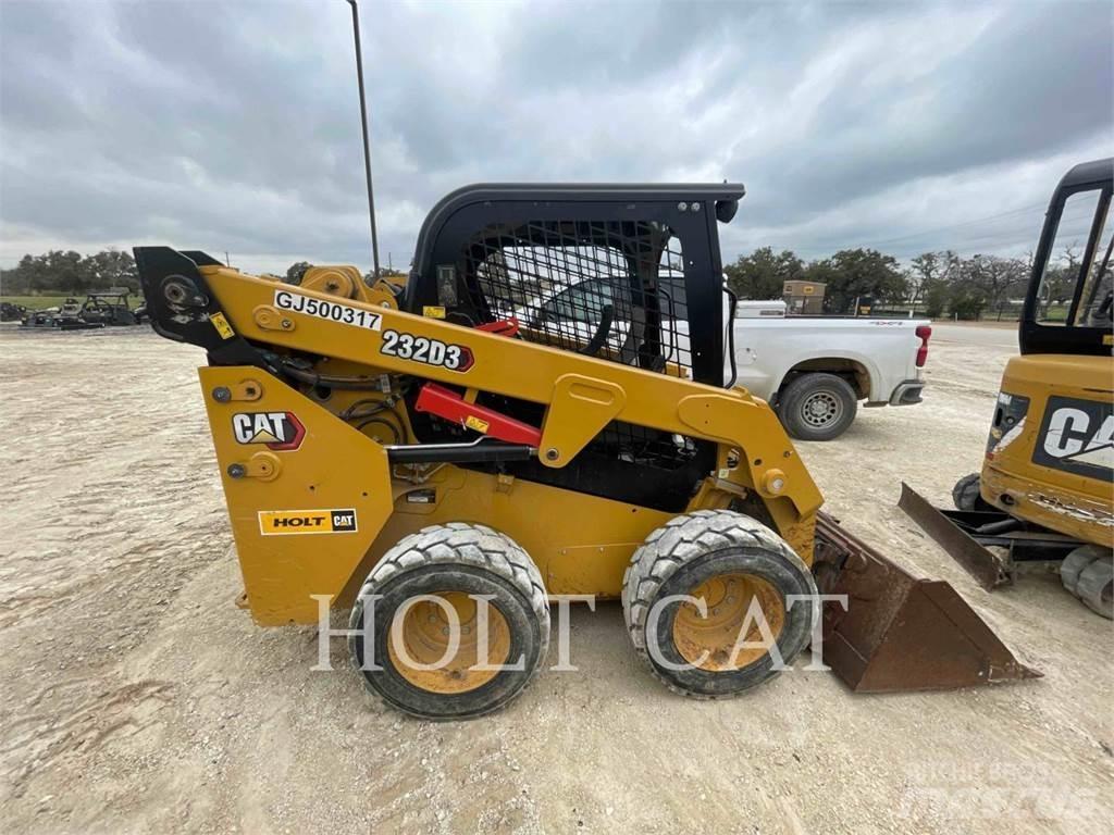 CAT 232D3 滑移装载机