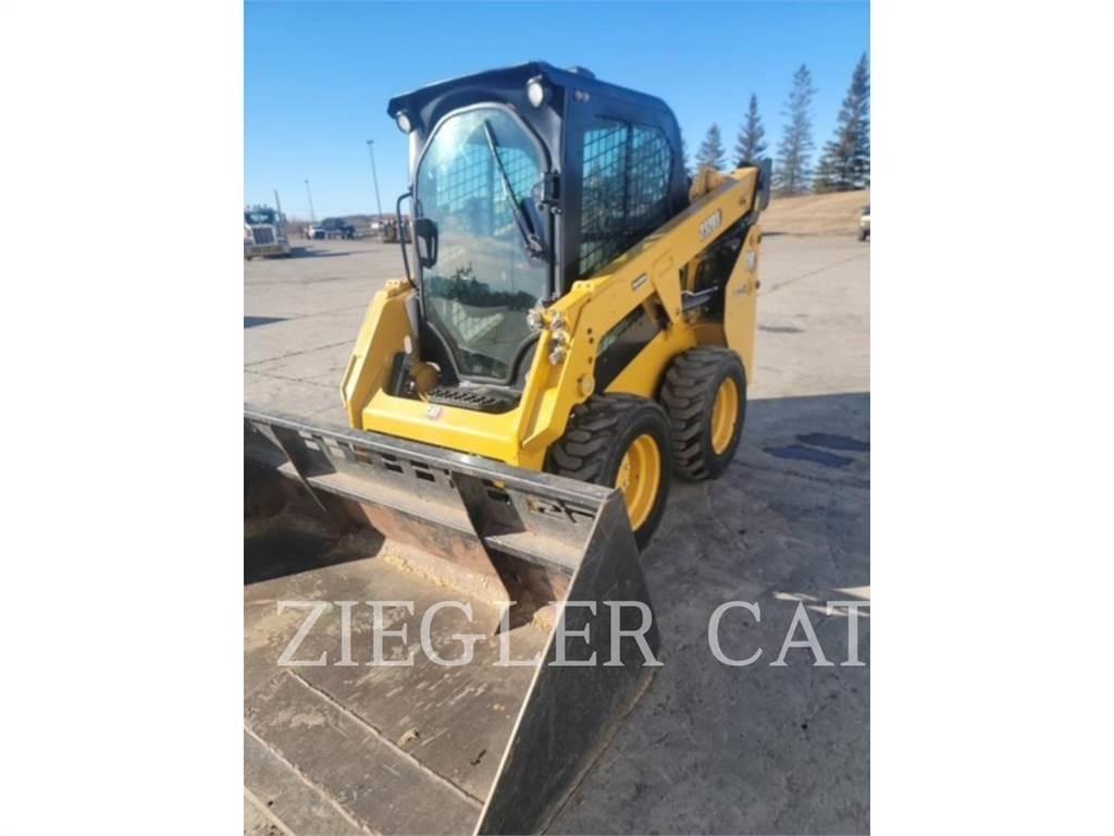 CAT 232D3 滑移装载机