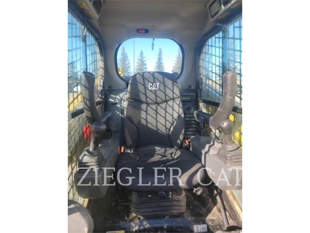 CAT 232D3 滑移装载机