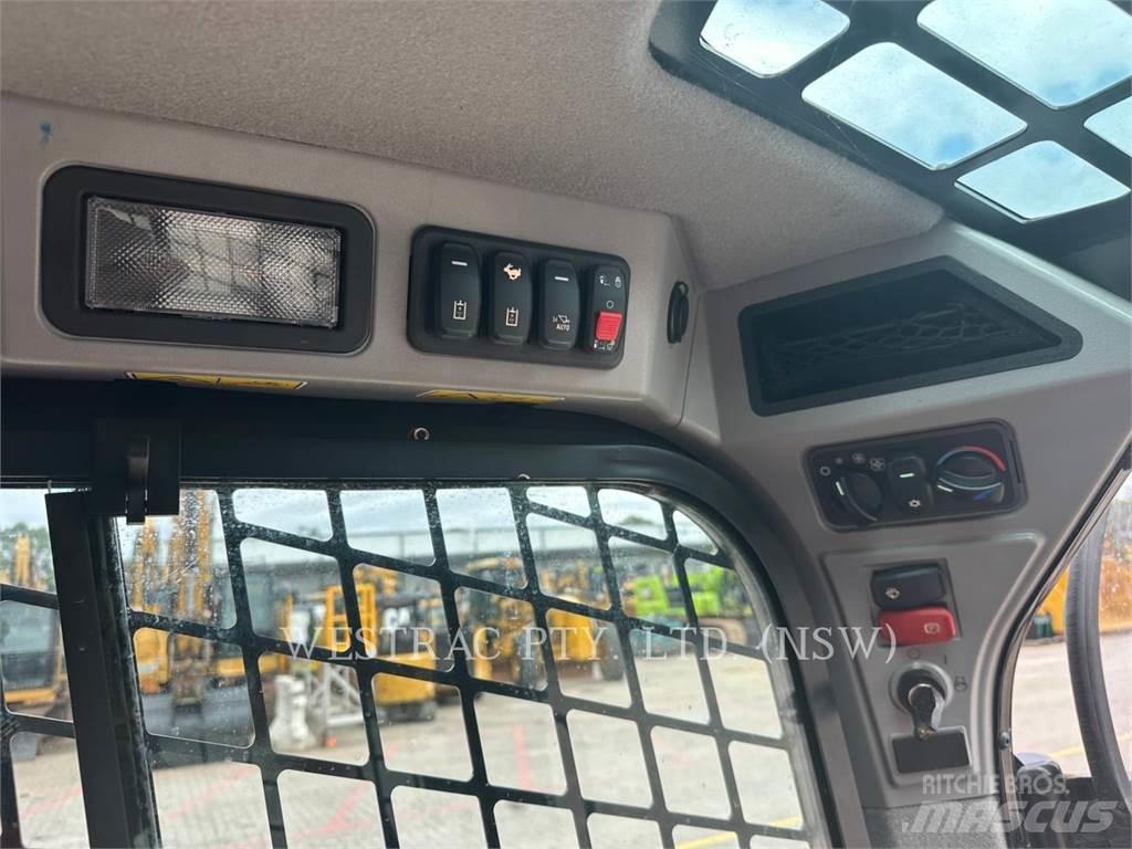 CAT 232D3 滑移装载机