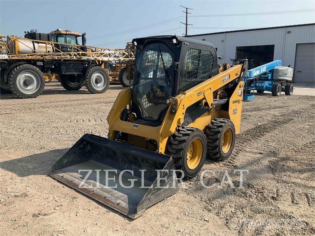 CAT 232D3 滑移装载机