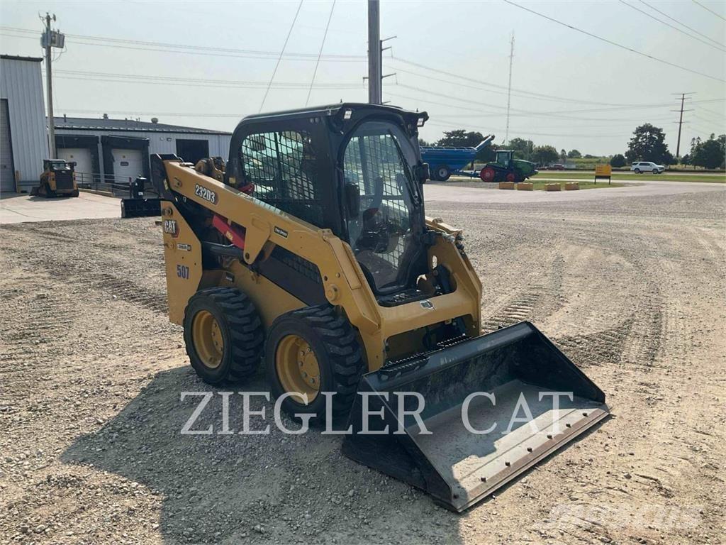 CAT 232D3 滑移装载机