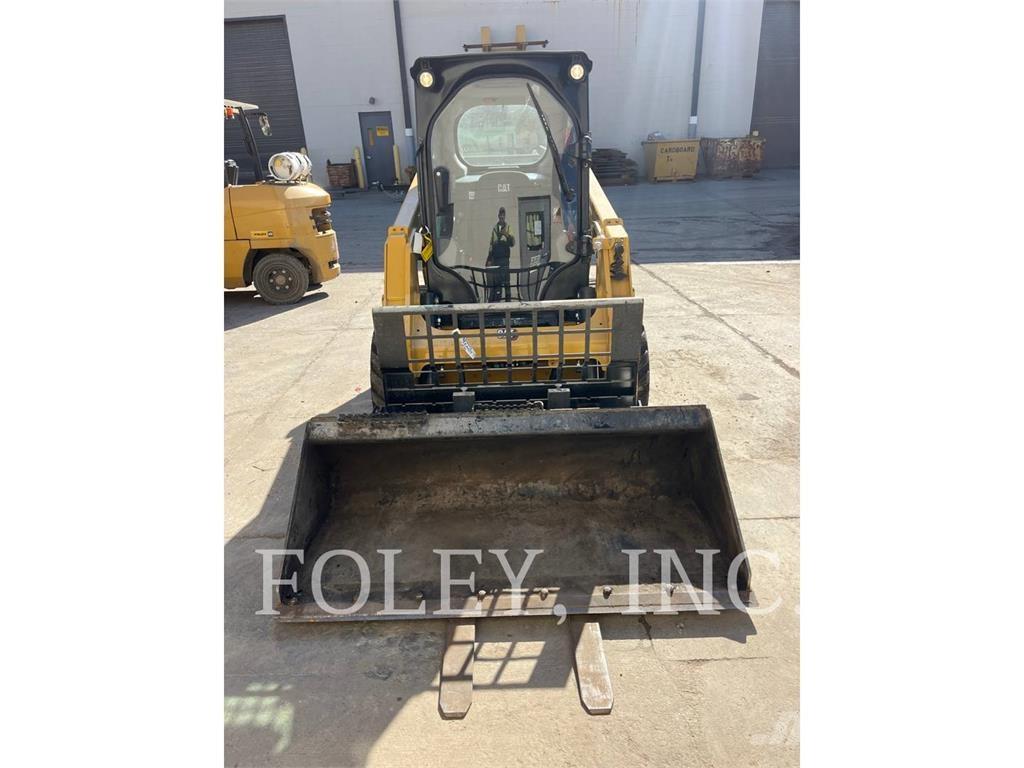 CAT 232D3 滑移装载机