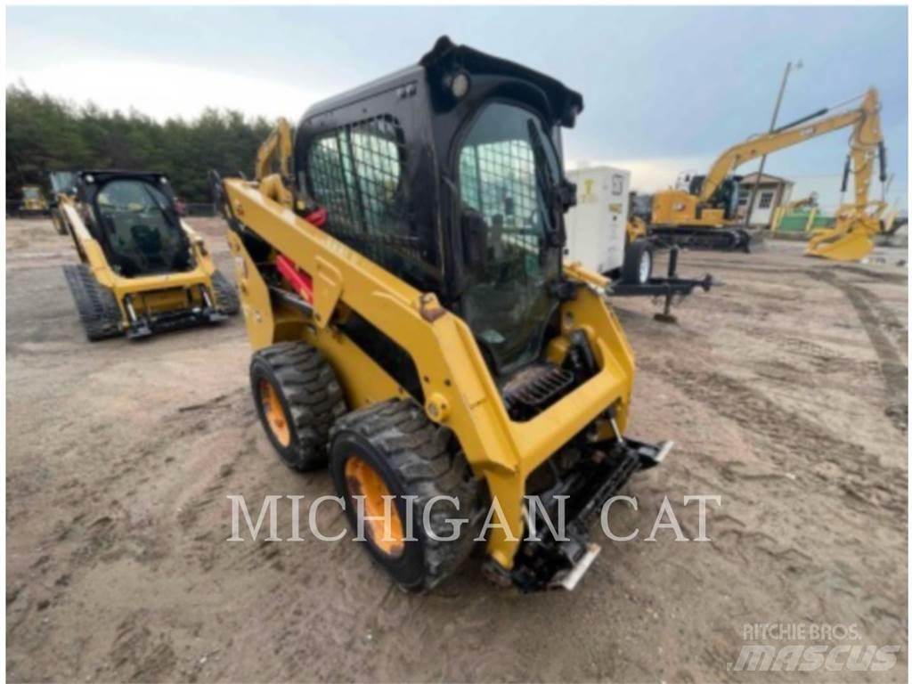 CAT 232D3 A2Q 滑移装载机