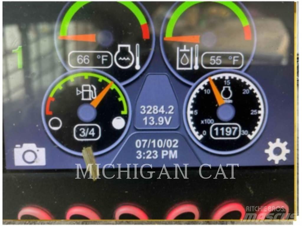 CAT 232D3 A2Q 滑移装载机